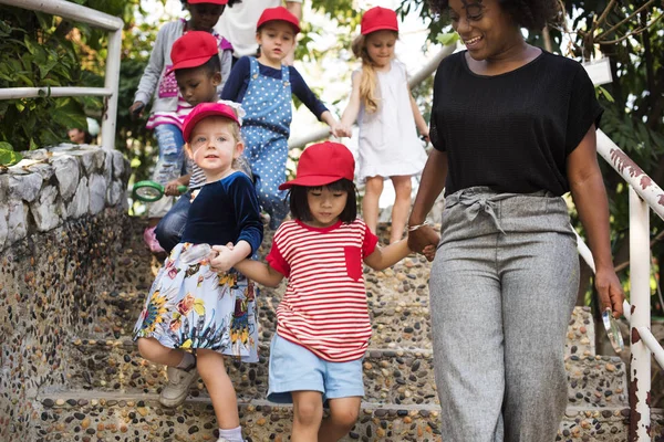 Gruppe der Kindergartenkinder — Stockfoto