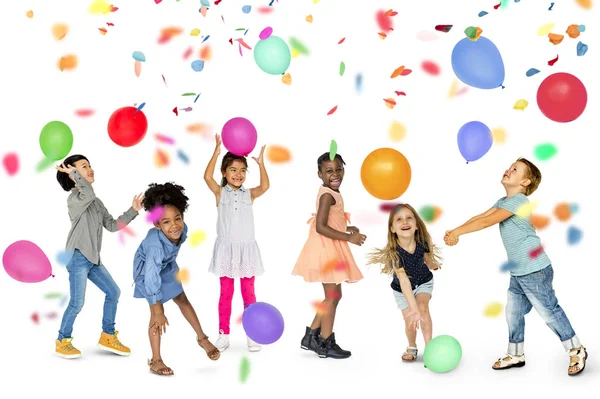 Adorabili bambini che celebrano la festa — Foto Stock