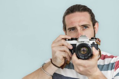 fotoğrafçı adam kamera ile