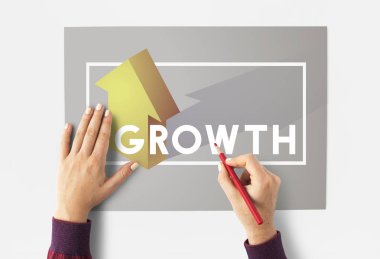  kağıt üzerine çizim eller