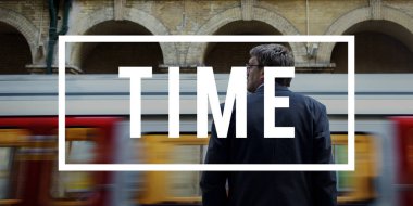 İşadamı metro arkadan görünüm