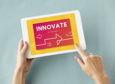 kişi holding dijital tablet