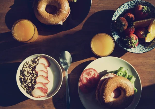 Petit déjeuner sain sur la table — Photo