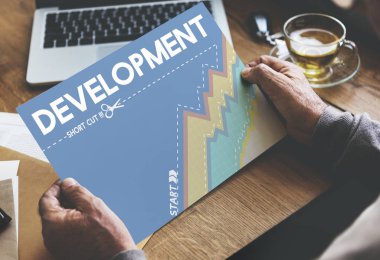 holding kağıt adam