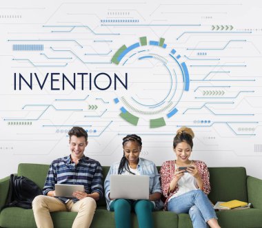 Arkadaşlar dijital cihazlar kullanarak 