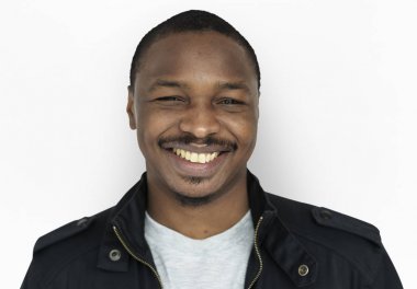 Afrikalı genç gülümseyen