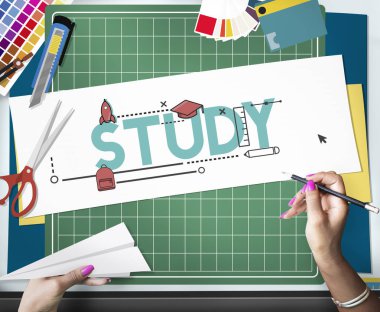 office araçları ile yaratıcı çalışma alanı tablosu