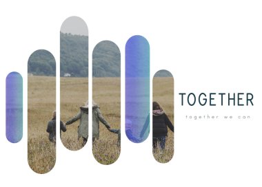 Aile tarlada yürüyor