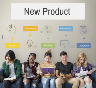 Dijital cihazlar kullanan öğrenciler