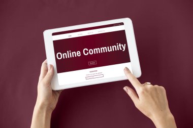 kişi holding dijital tablet