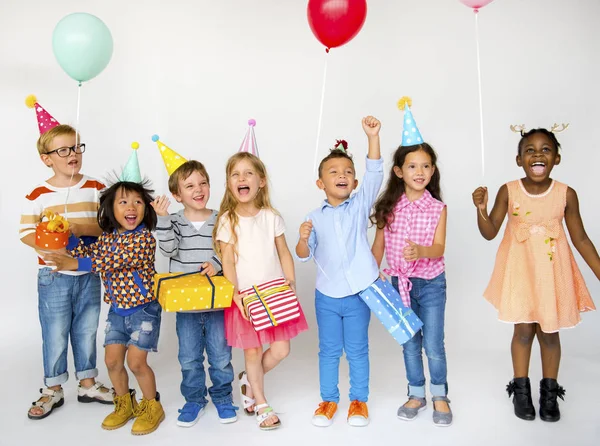 Schattige kinderen vieren feest — Stockfoto