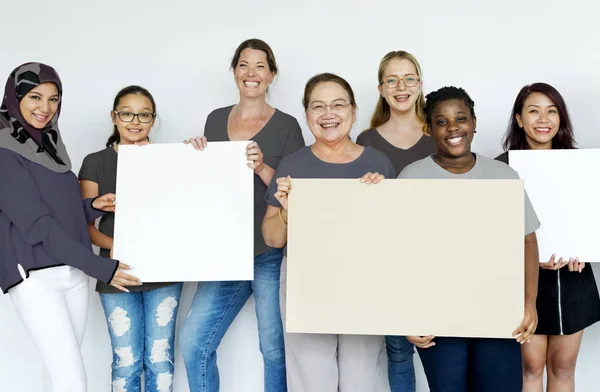 Olika människor tillsammans i studion — Stockfoto