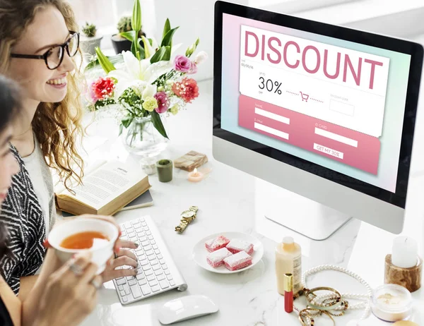 Women sitting at table with computer — Stock Photo, Image