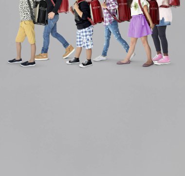 okul çocukları ile bir sırt çantaları