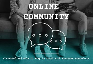 şık arkadaşlar dijital cihazlar kullanarak