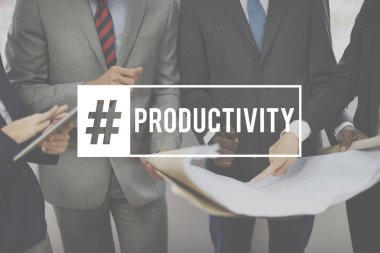 iş insanları tartışarak yeni proje