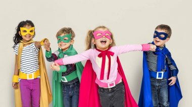 Çocuk süper kahraman kostümleri