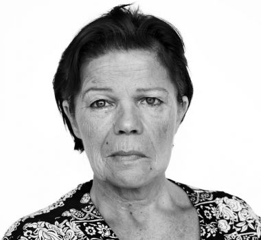 Kısa saçlı kadın kıdemli Yetişkin