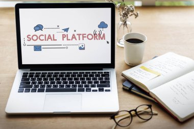 kahve fincanı ve laptop ile tablo