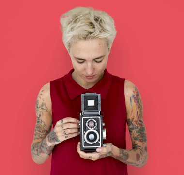 sarışın kadın ile fotoğraf makinesi