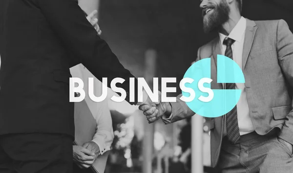 Pessoas de negócios apertando as mãos — Fotografia de Stock