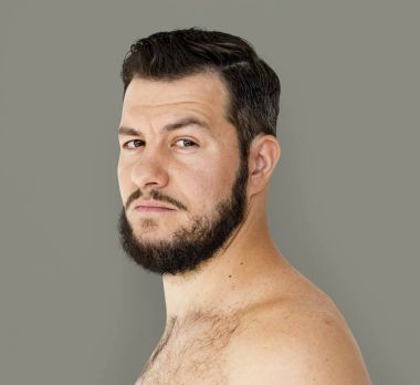 sakallı adam çıplak omuz ile