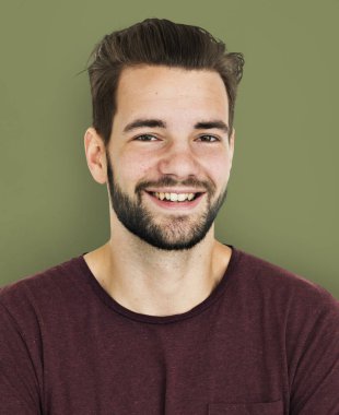 Sakallı yakışıklı adam