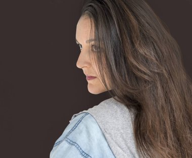 Gülümseyen güzel kadın 