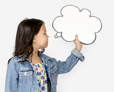 Küçük kız konuşma balonu ile poz