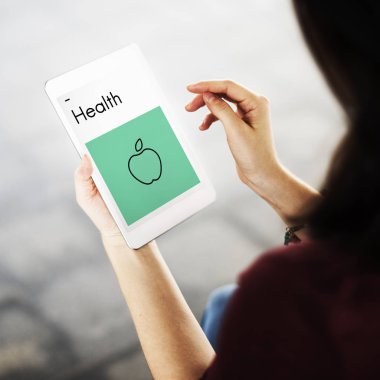 Dijital tablet tarama kadın