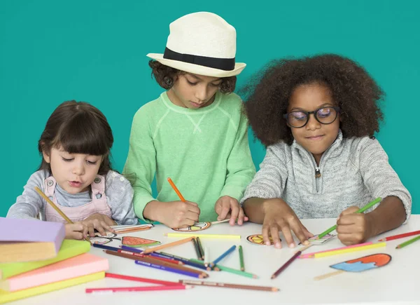 Kleine kinderen tekenen — Stockfoto