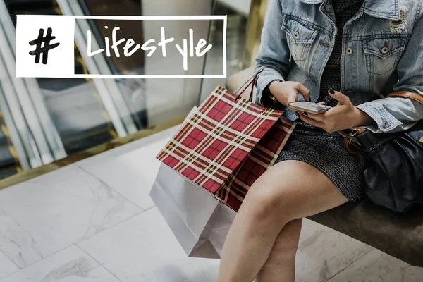 Mujer con bolsas de compras — Foto de Stock