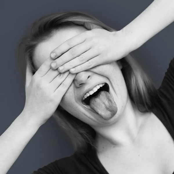 Chica mostrando lengua — Foto de Stock