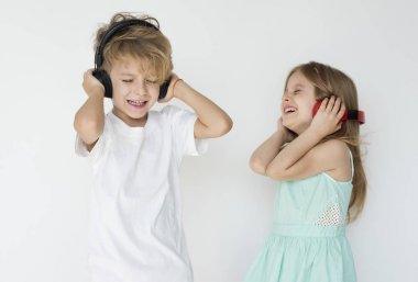 Çocuk kulaklık müzik keyfi 