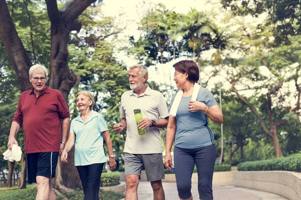 Gesunde sportliche Senioren — Stockfoto