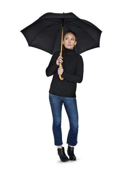 Mujer rubia sosteniendo paraguas negro —  Fotos de Stock