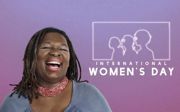 アフリカ系アメリカ人女性の笑い — ストック写真
