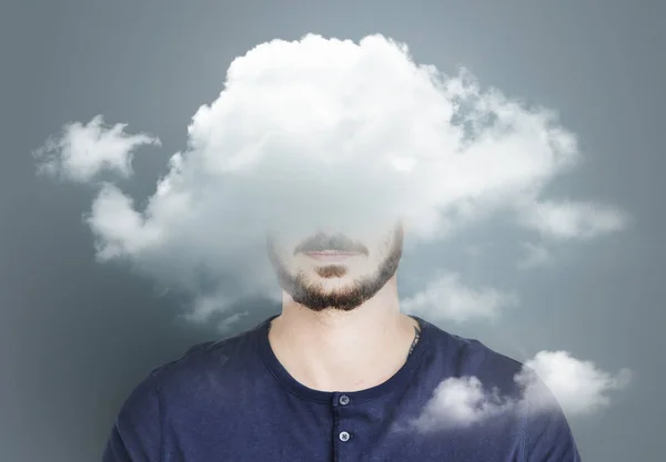 Hombre con cabeza en la nube — Foto de Stock