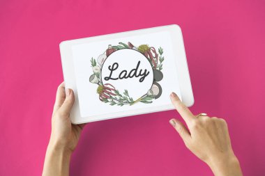 kişi holding dijital tablet