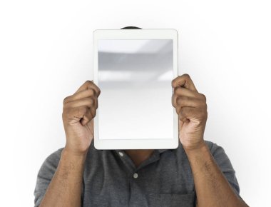 kişi holding dijital tablet