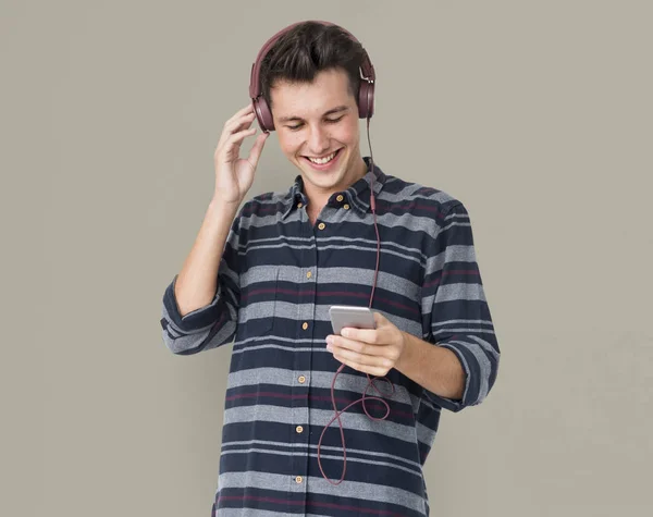 Man met hoofdtelefoon en mobiele — Stockfoto
