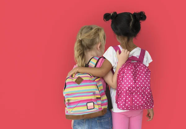 Kleine meisjes met zakken — Stockfoto