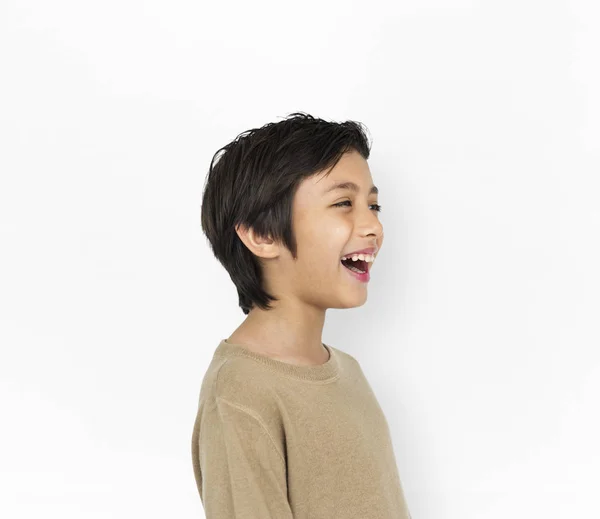 Jongen lachend in studio — Stockfoto