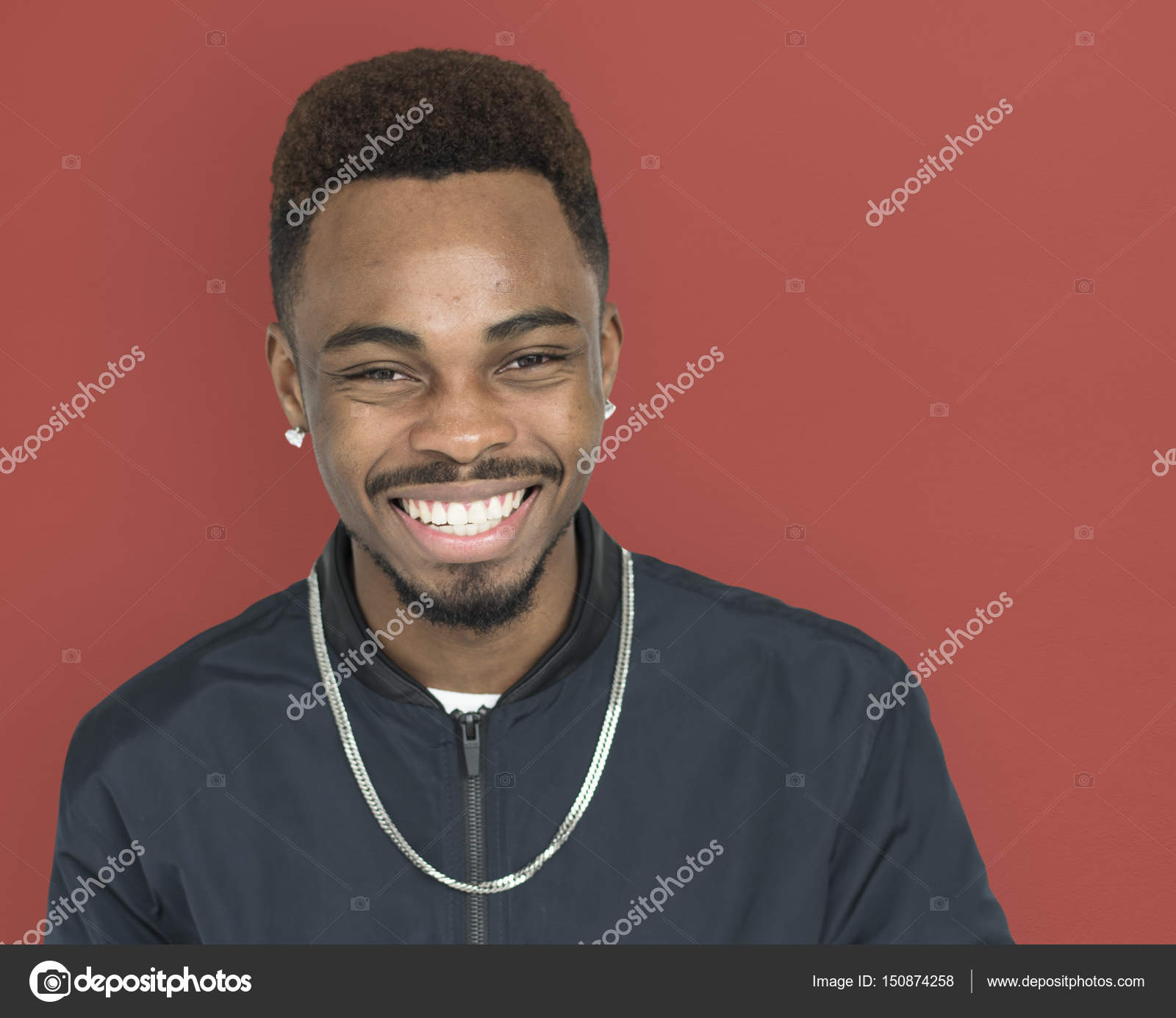 Schöner junger afrikanischer Mann Stockfotografie lizenzfreie Fotos