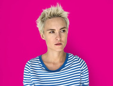 Sarışın kadın rahatsız 