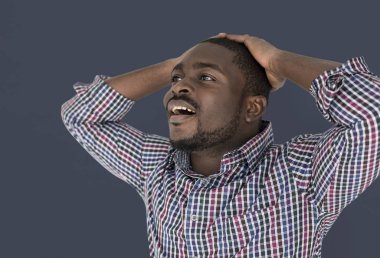 siyah elbise erkek genç hayran