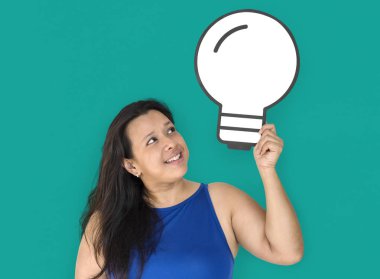 kadın holding ampul