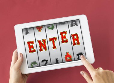 kişi holding dijital tablet