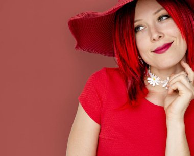 kadın bir şeyler düşünme