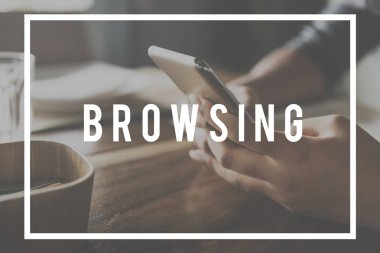 Akıllı telefon kullanan kişi